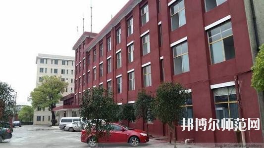 成都初中生可以学幼师学校吗