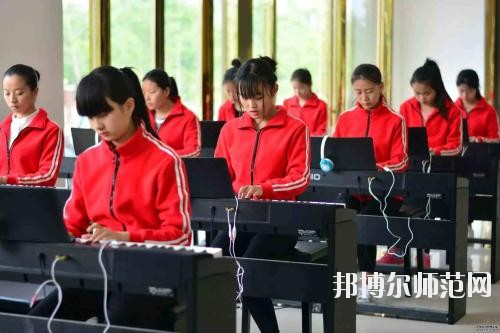 成都在幼师学校学什么专业好