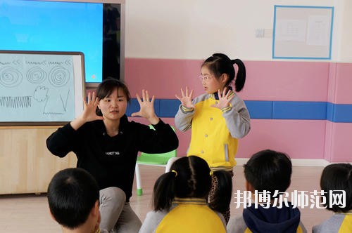 成都2020年女生在幼师学校学什么好