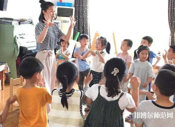 重庆2021年女生适合幼师学校吗